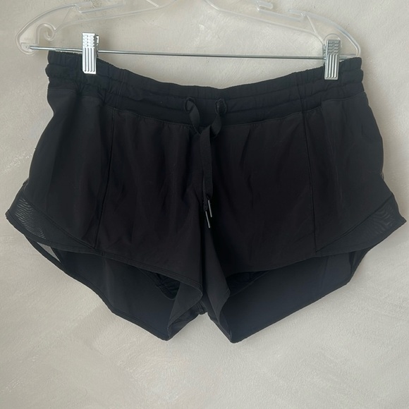 Lululemon Hotty Hot Low Rise Shorts size 10 Black 2.5 inch inseam - Picture 1 of 9